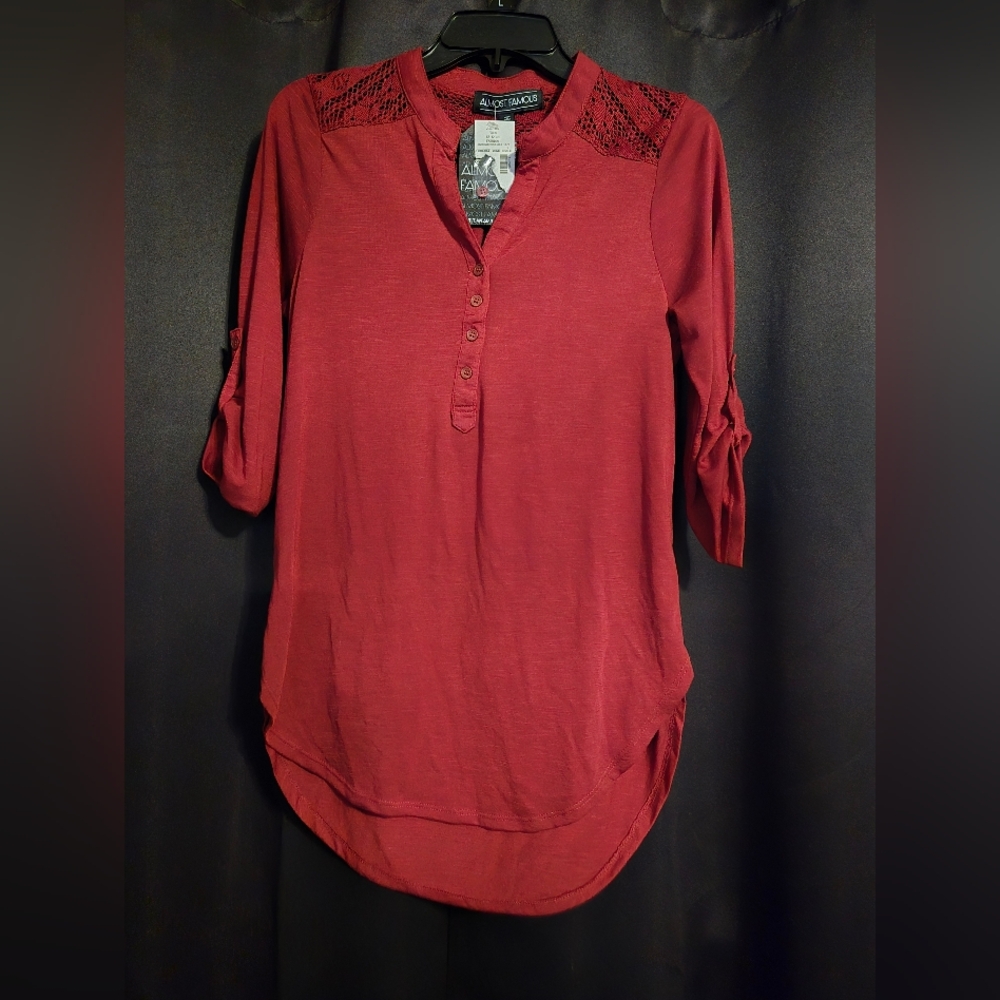 Almost Famous NWT Crochet Yoke Henley Top | Juniors M | Burgundy Boho
